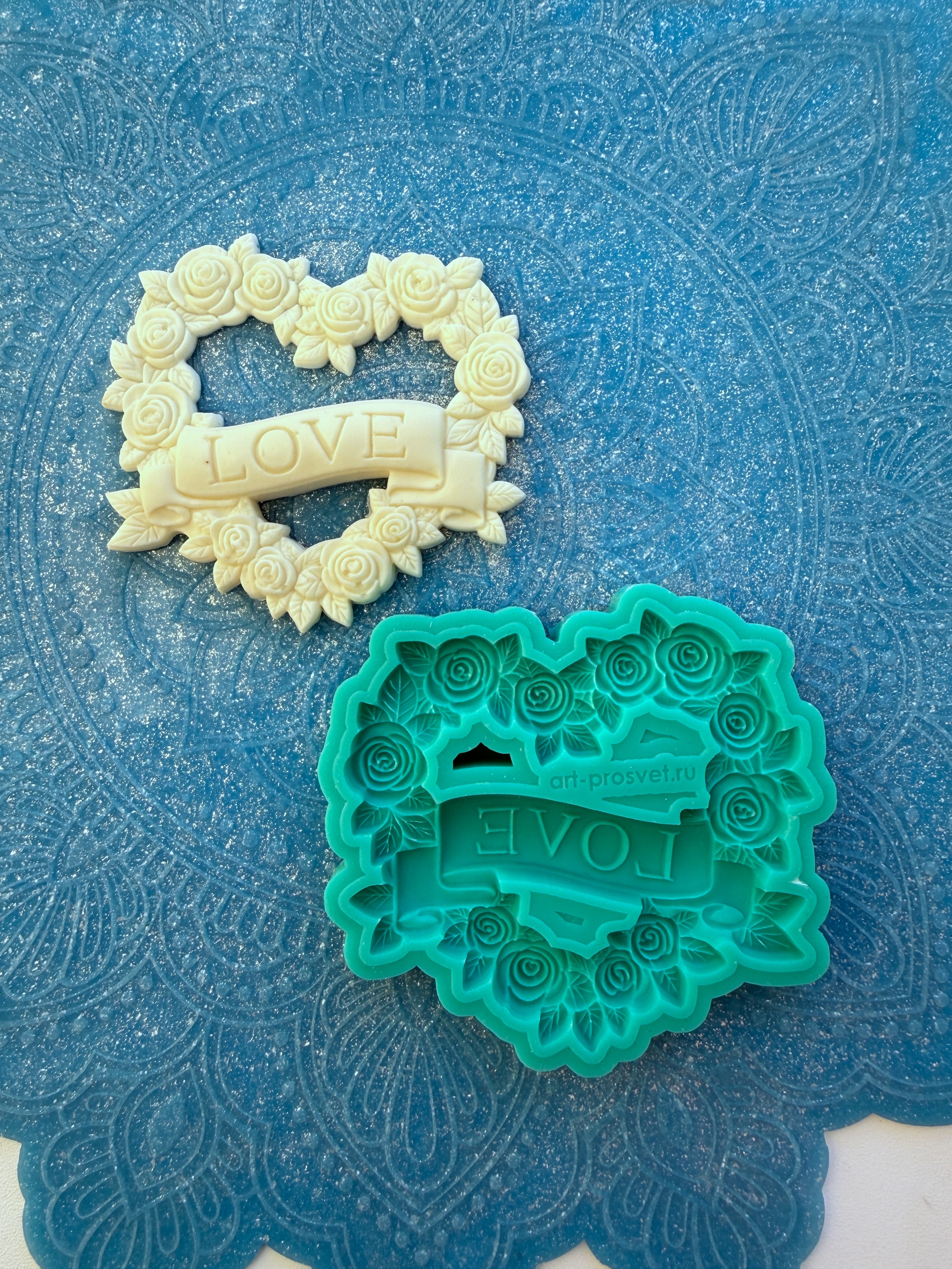 Молд "Сердце из роз с лентой LOVE" (M)