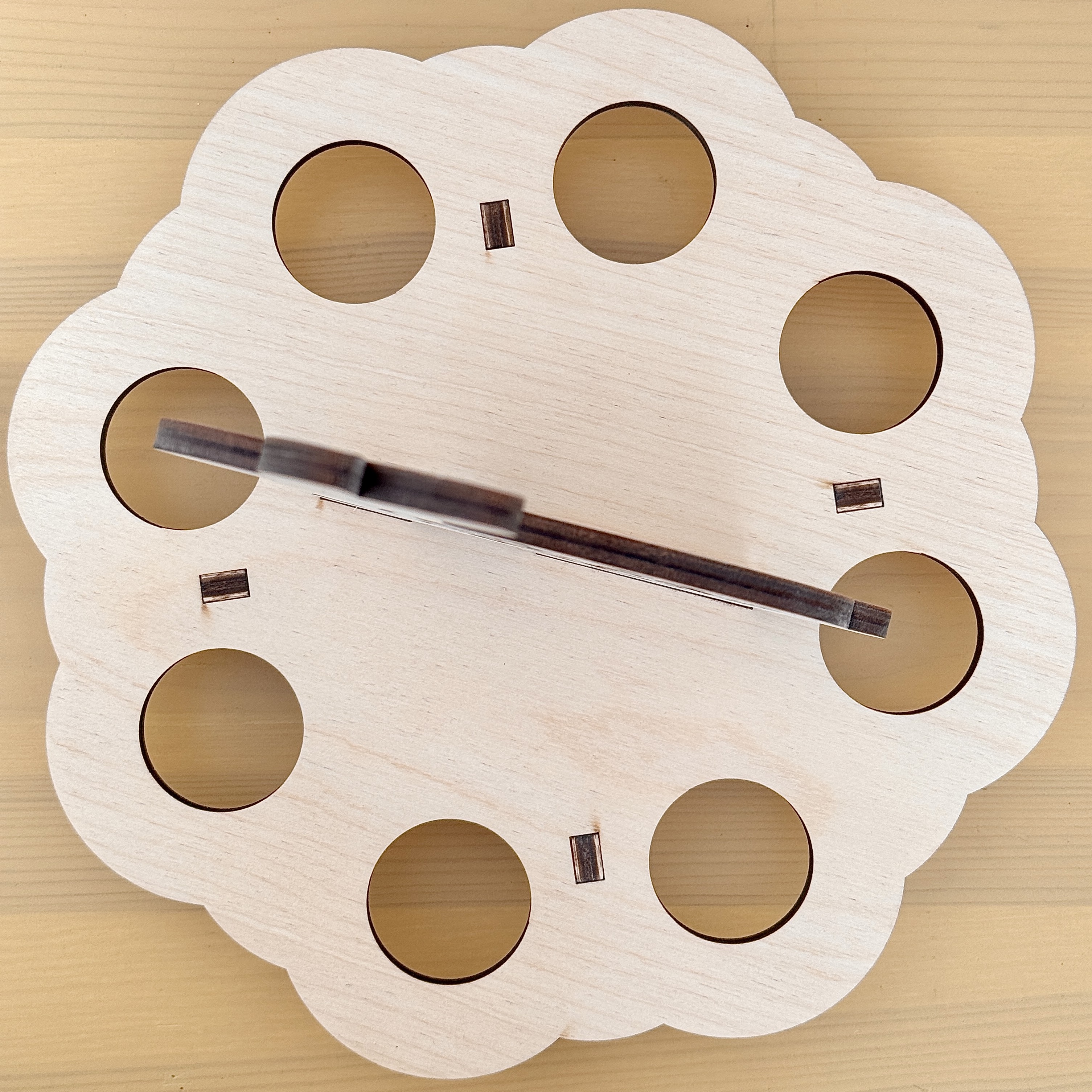 Деревянная заготовка "Пасхальная подставка на 8 яиц с кроликом"