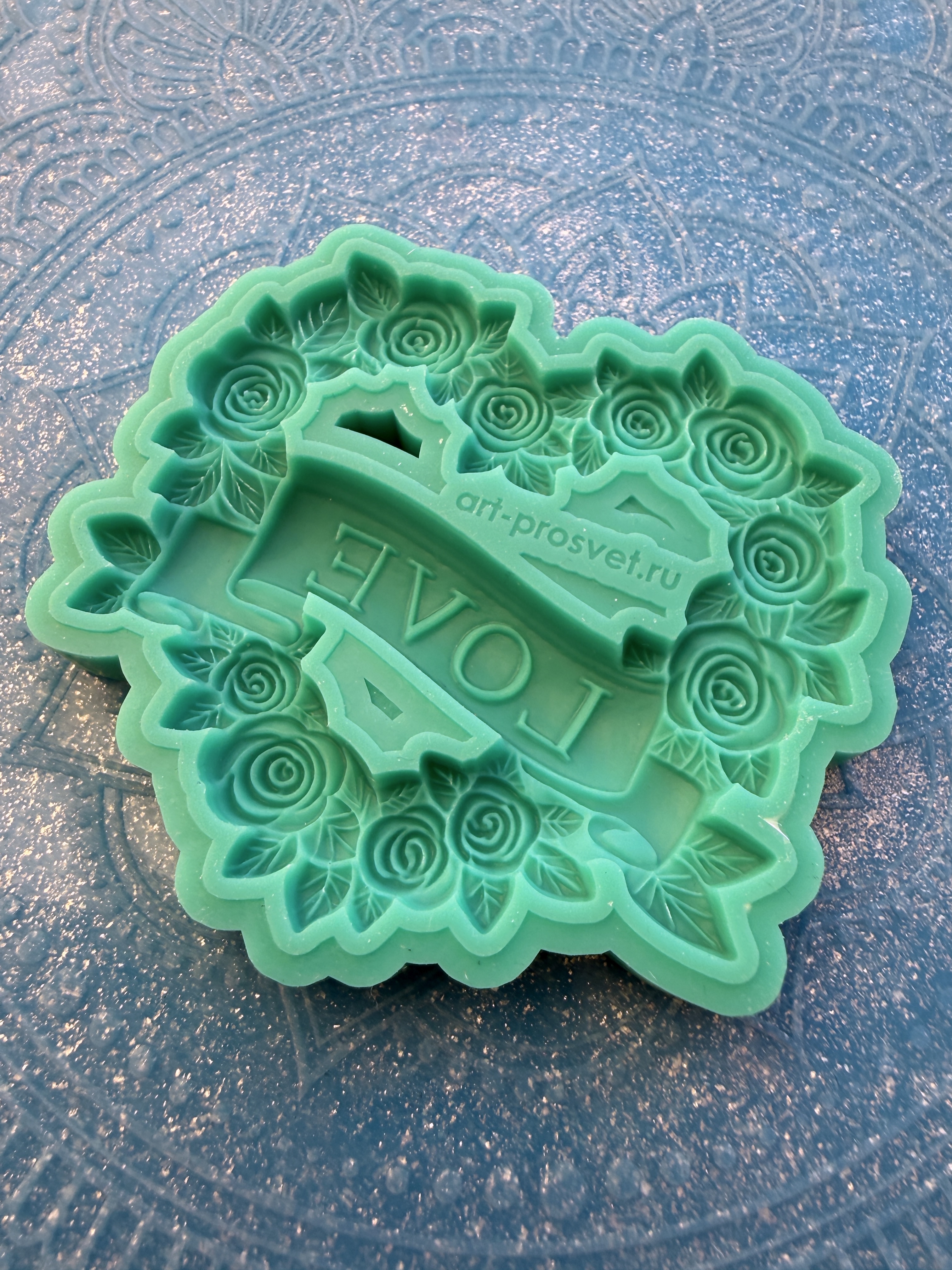 Молд "Сердце из роз с лентой LOVE" (M)