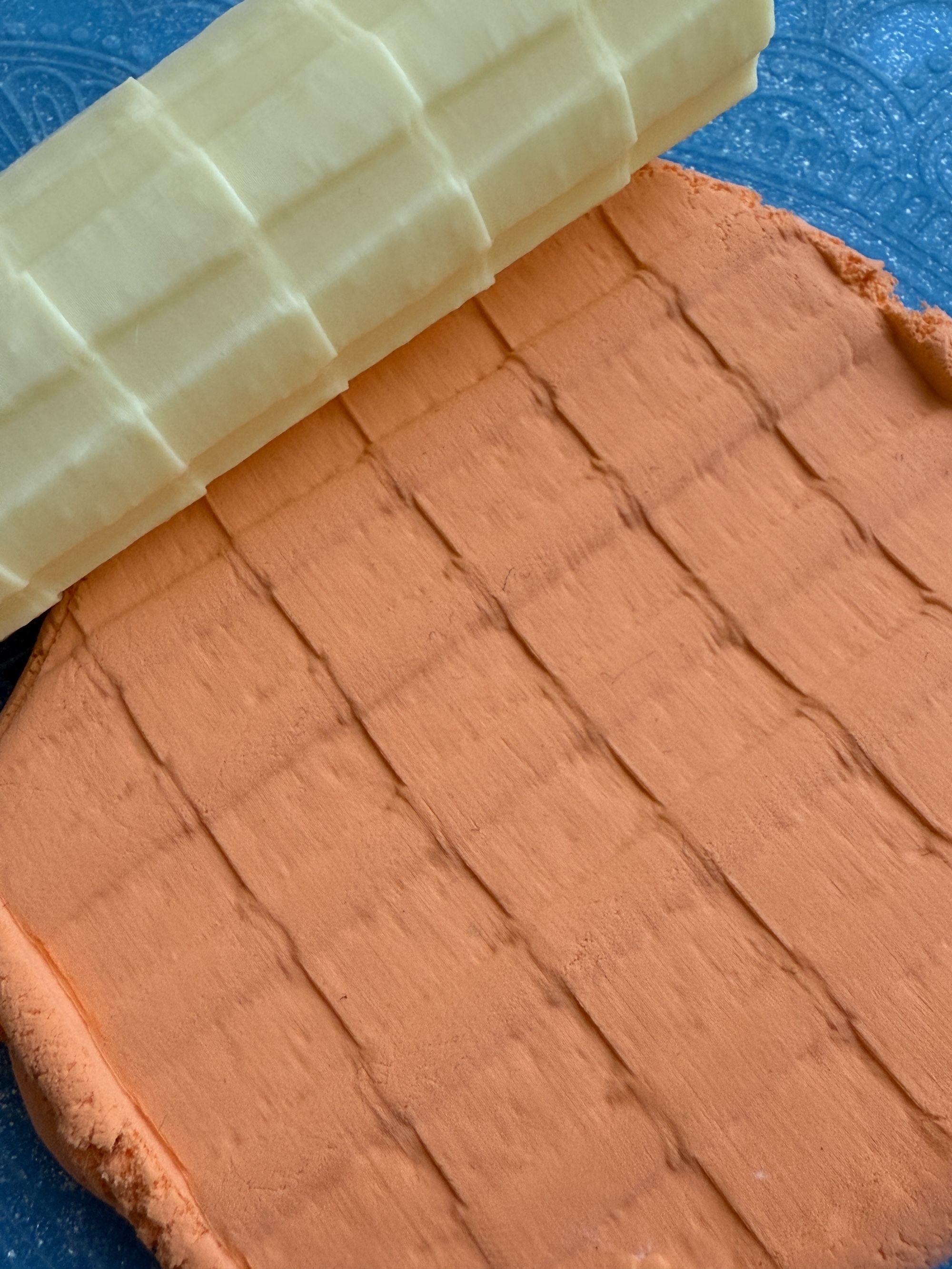 Текстурный ролик (скалка) "Черепица" (L), площадь 100x100 мм