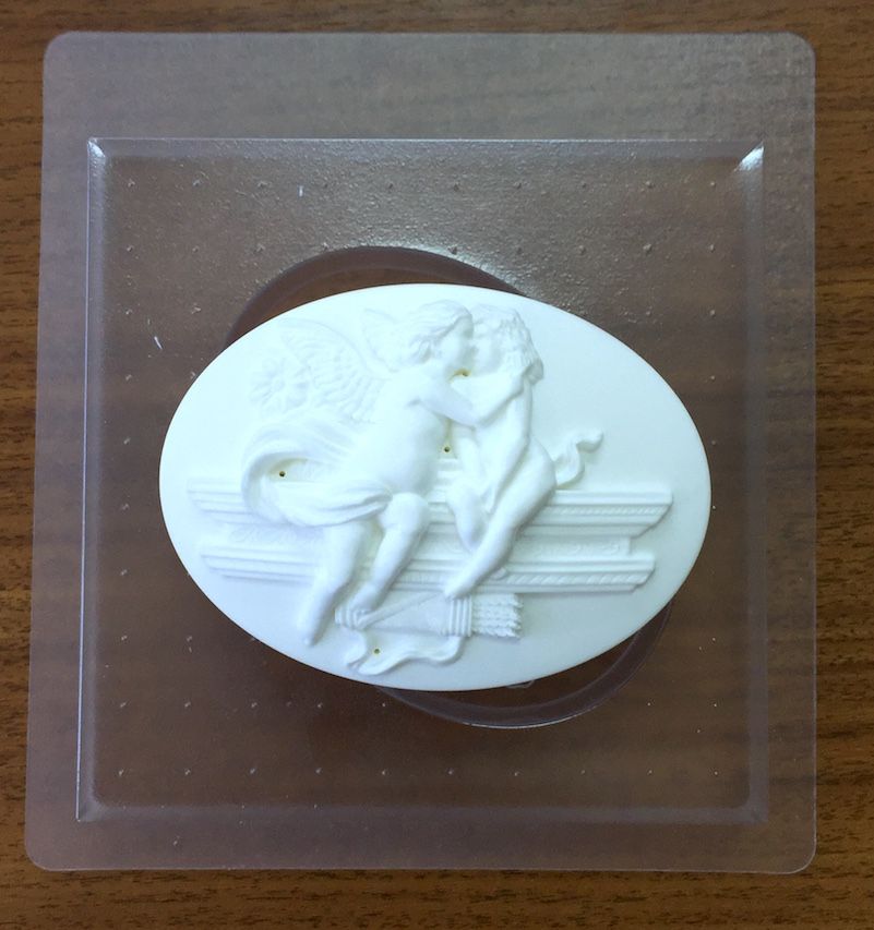 Пластиковая форма для мыла "Камея поцелуй ангела"