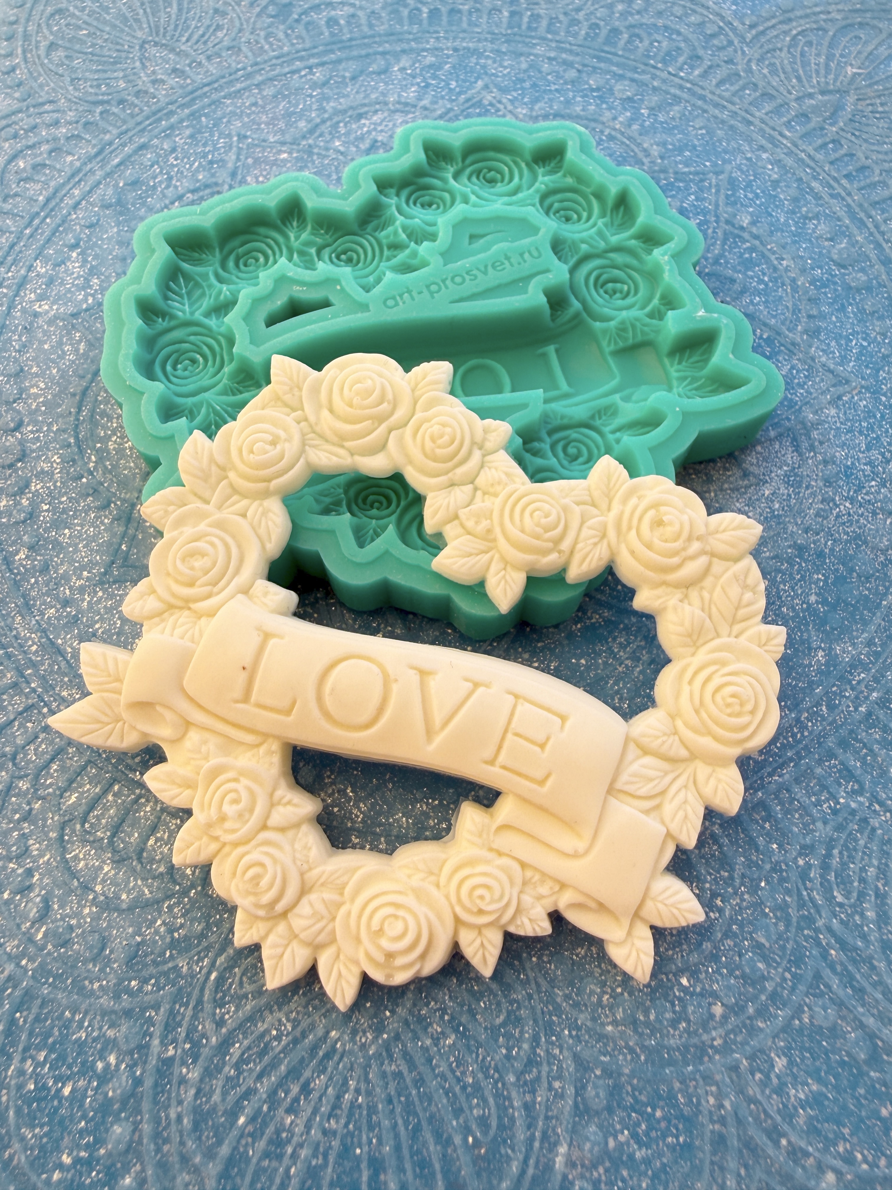 Молд "Сердце из роз с лентой LOVE" (M)