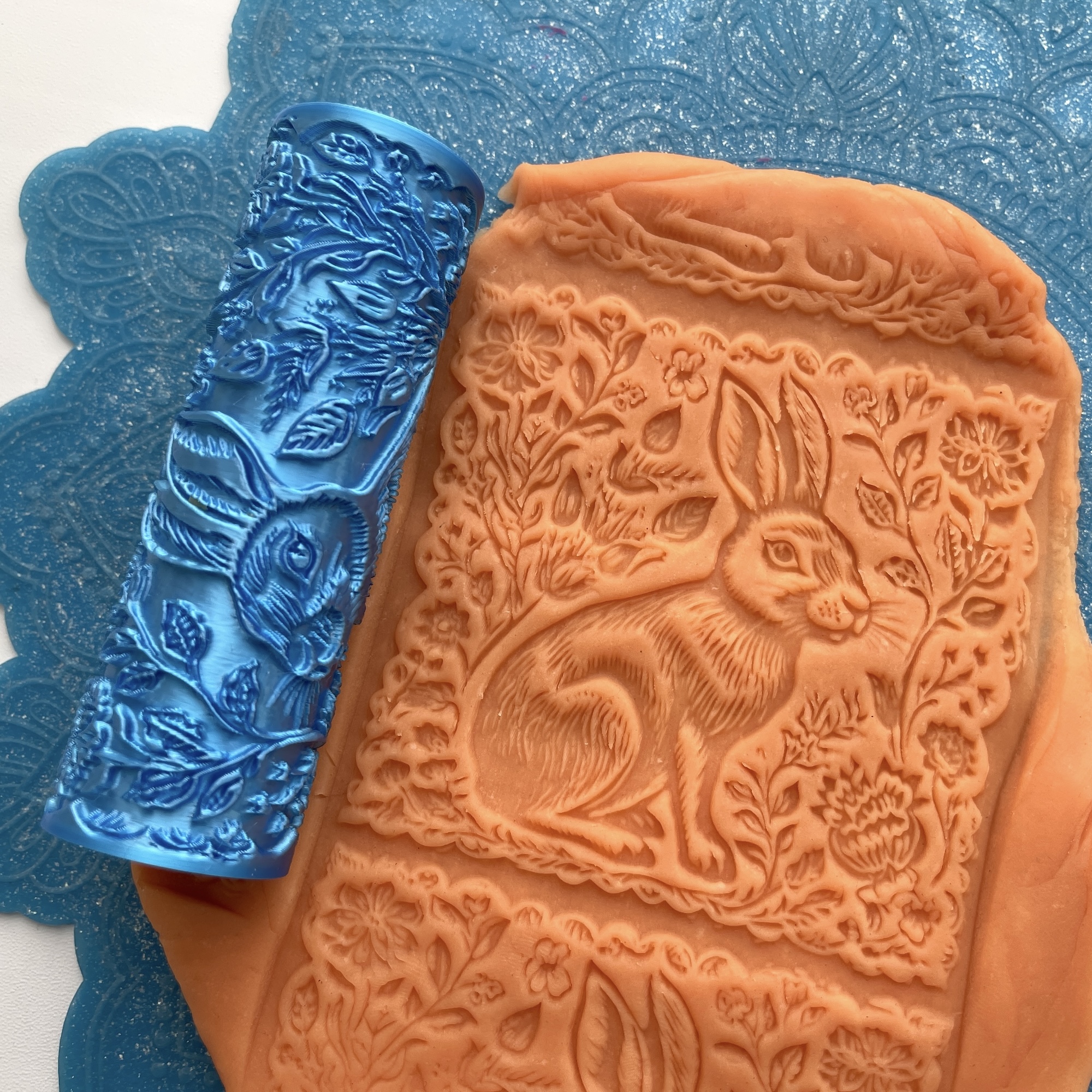 Текстурный ролик (скалка) "Заяц 2" (L) OUT, площадь 100x100 мм