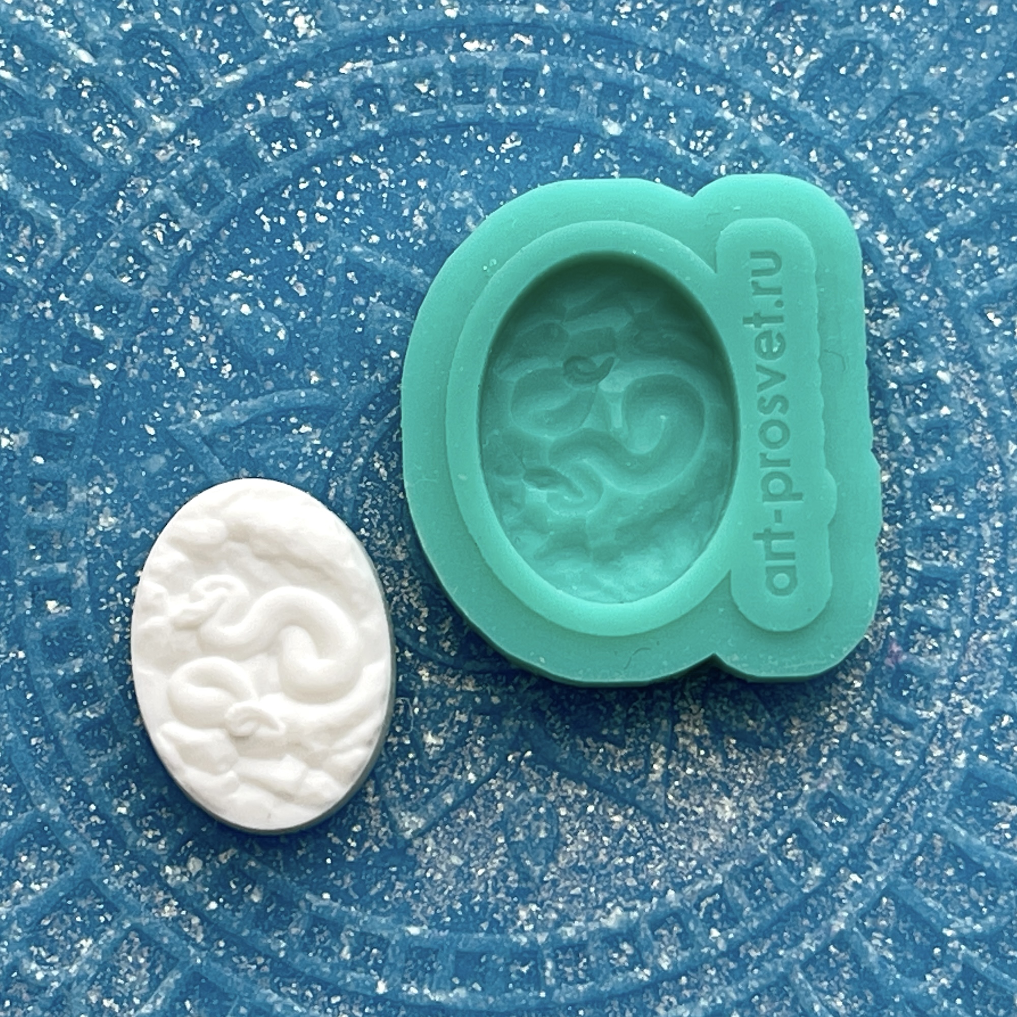 Молд камея "Гадюка на скалах" (XXS)