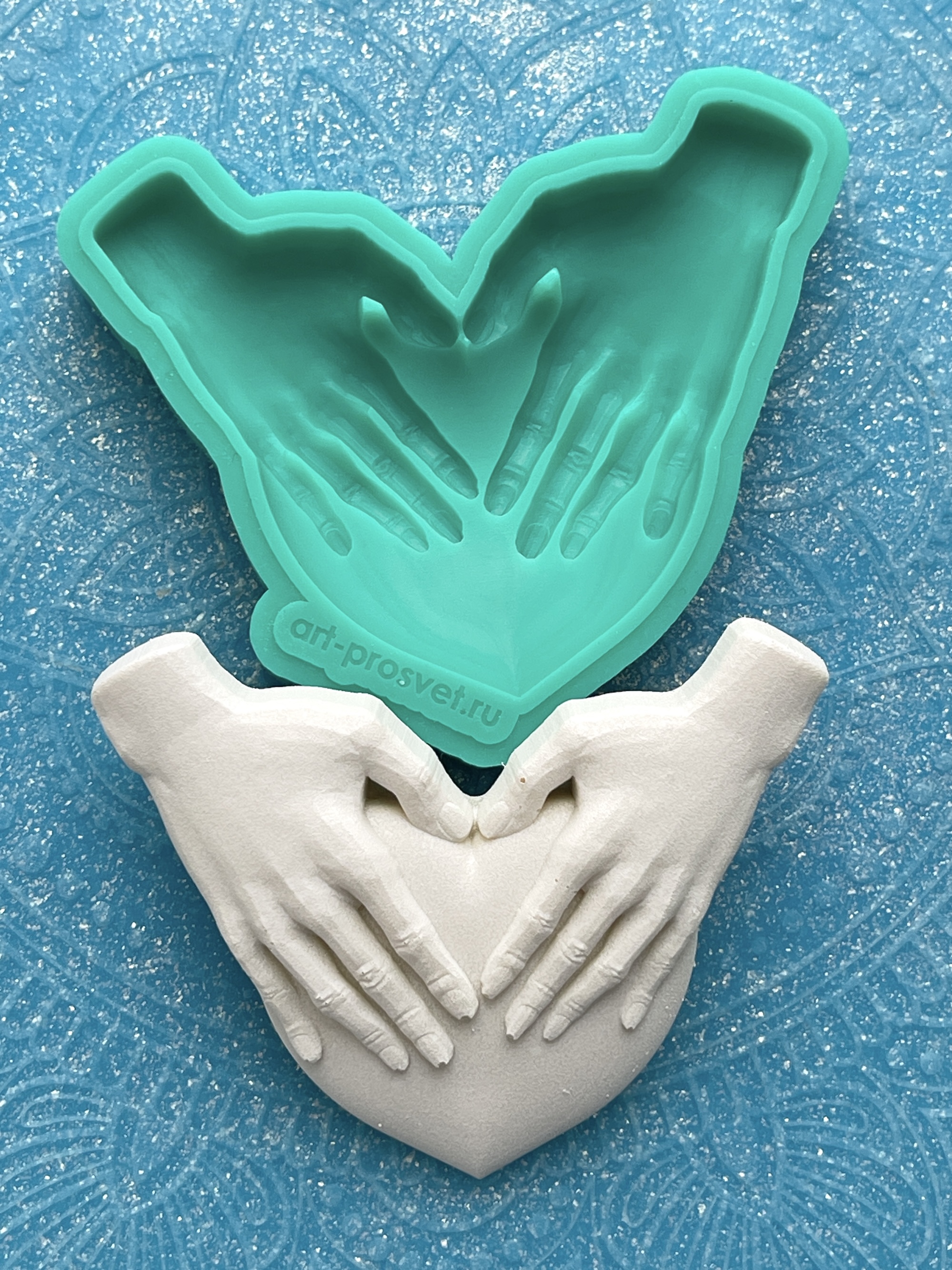 Молд "Сердце в руках" (M)