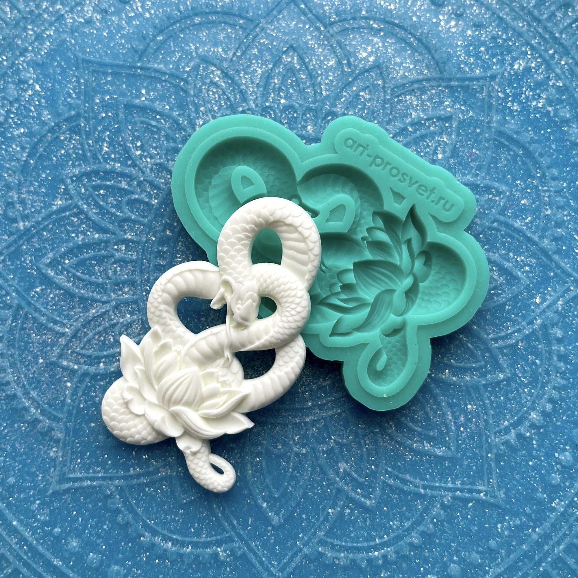 Молд "Змея над лотосом" (S)