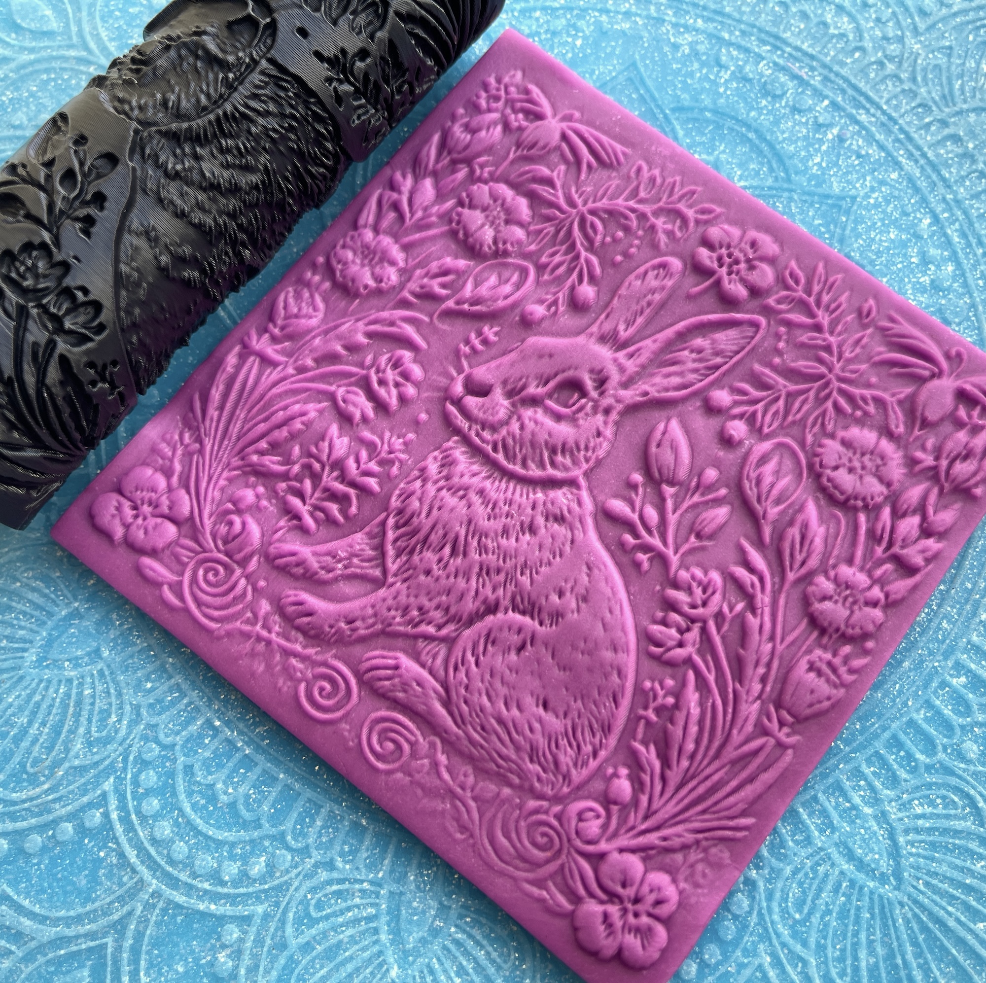 Текстурный ролик (скалка) "Заяц 1" (L) OUT, площадь 100x100 мм