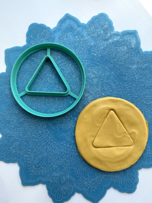 Форма-нож для теста, мастики, глины, по мотивам Игры в кальмара "Треугольник"