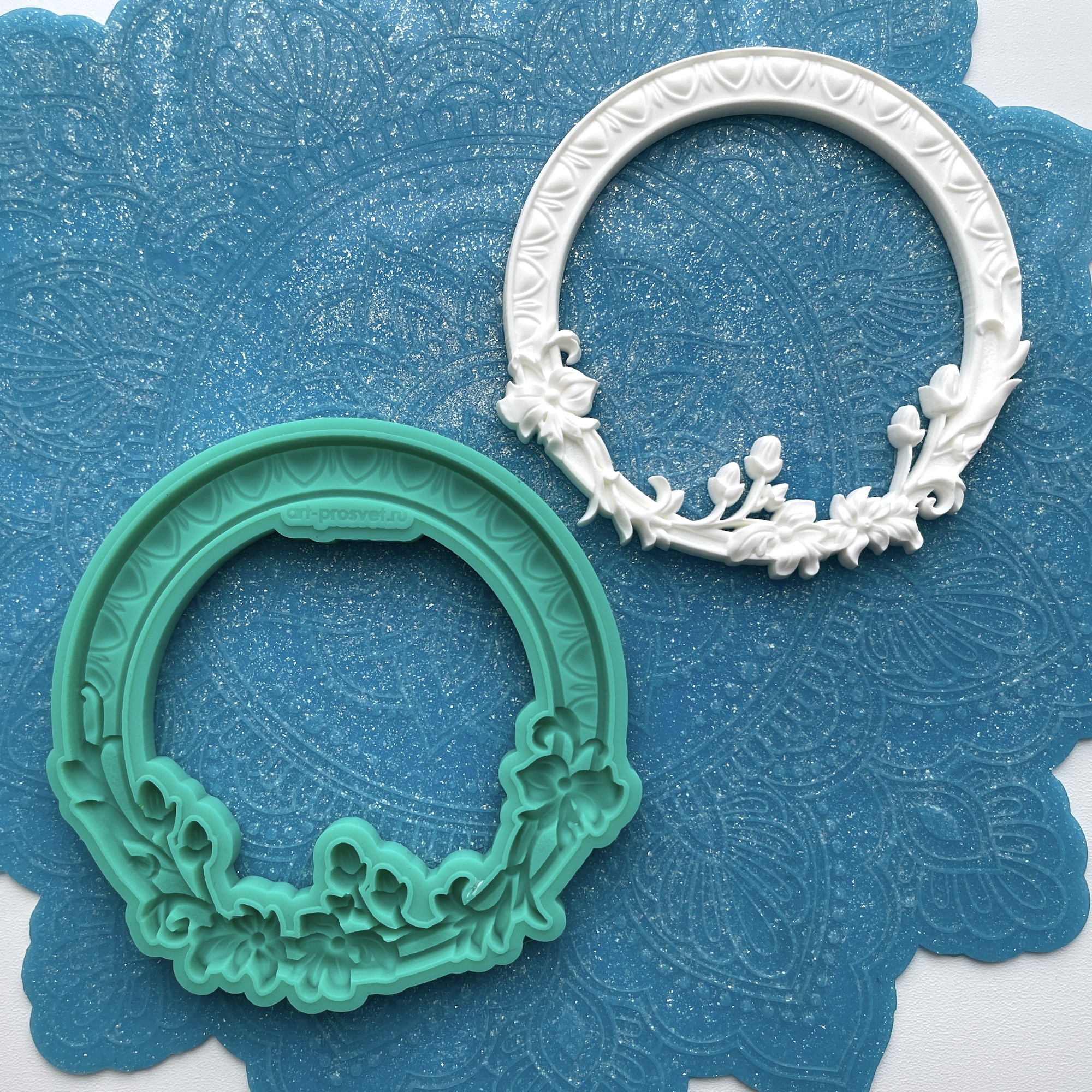 Молд рамка "Круглая с цветами" (L)