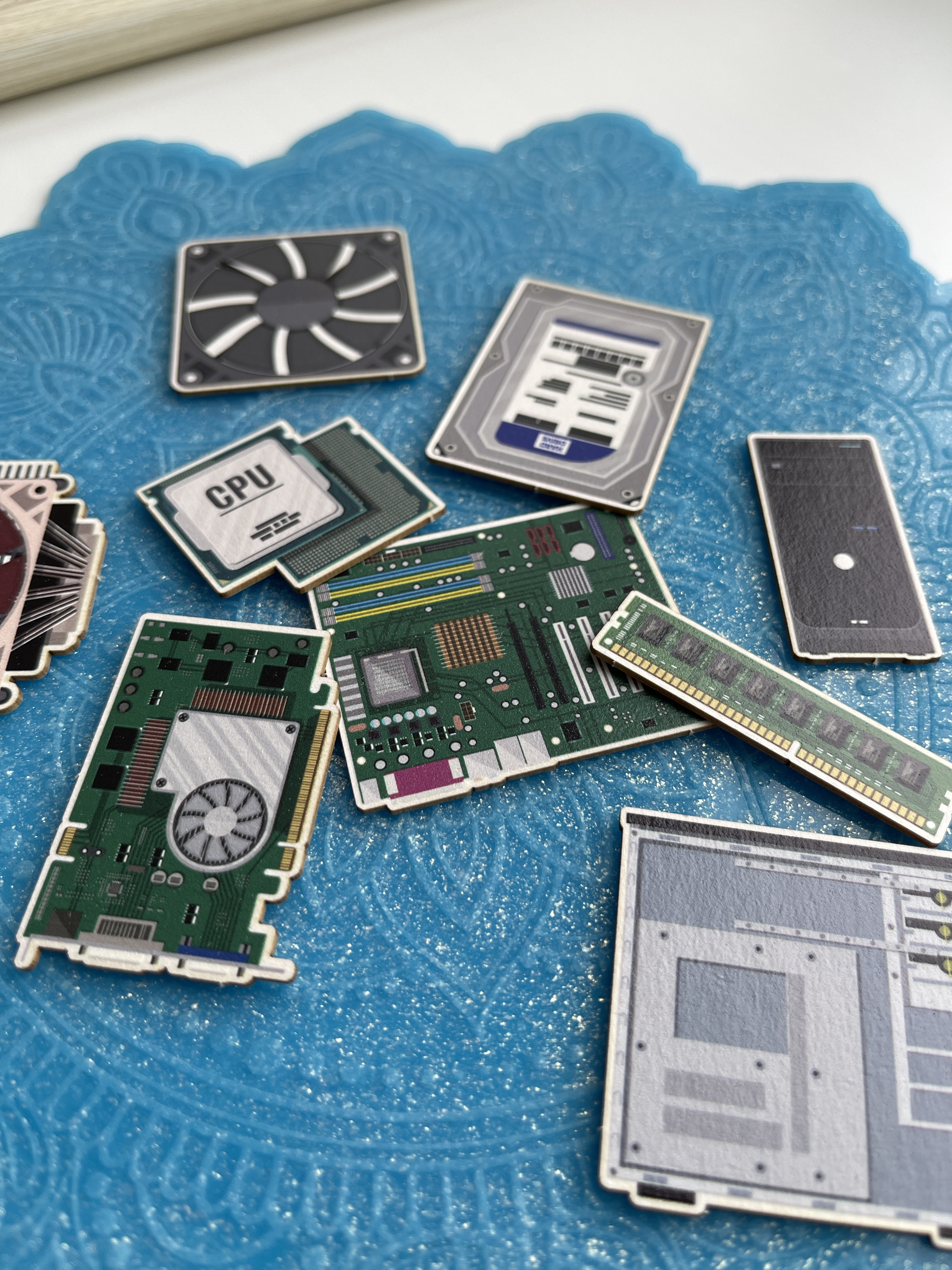 Цветной чипборд "Компьютерные комплектующие"