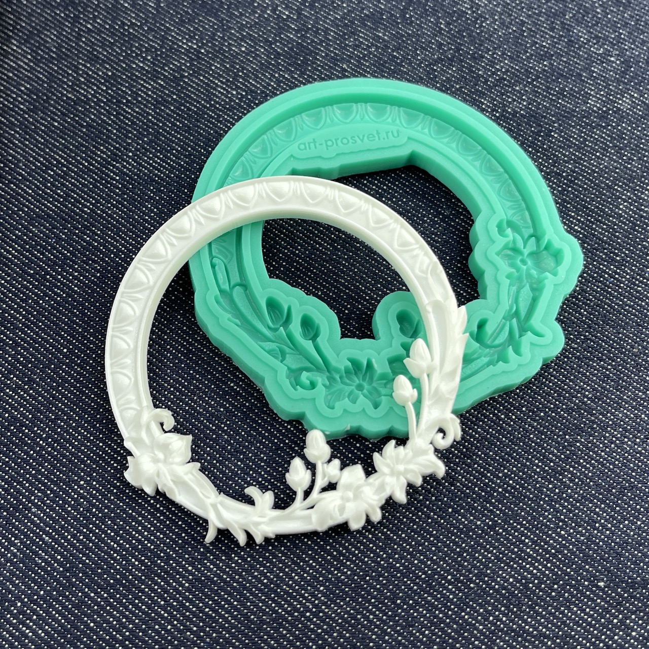 Молд рамка "Круглая с цветами" (M)