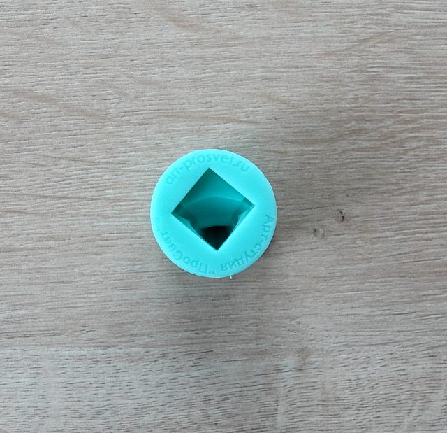 Силиконовый молд 3D «Ножка» (S) — мебельная ножка-кабриоль с акантовой капителью, бусинным пояском и завитком-ножкой